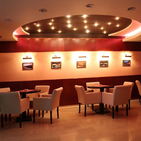 Hotel Praha Oezjhorod Buitenkant foto