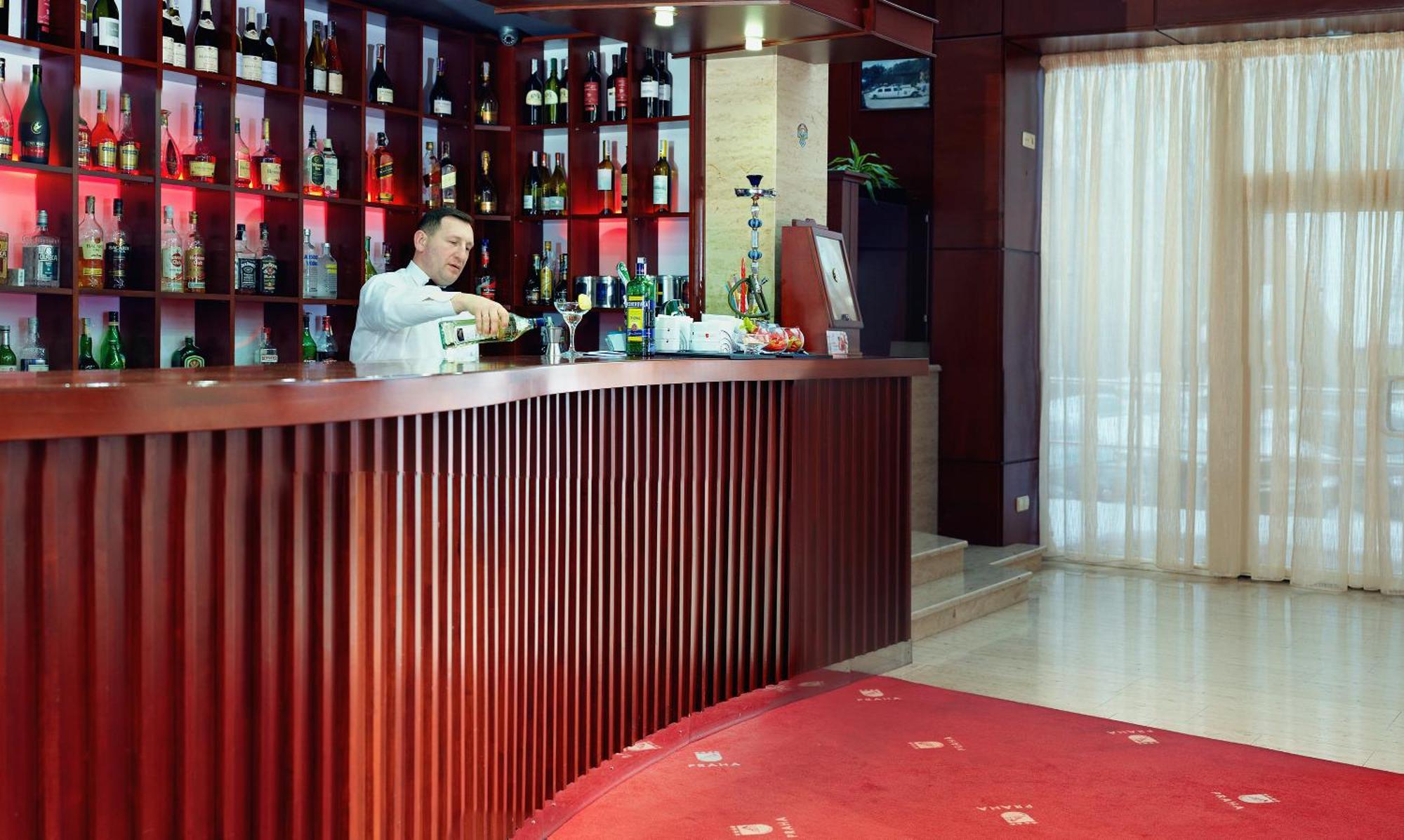 Hotel Praha Oezjhorod Buitenkant foto