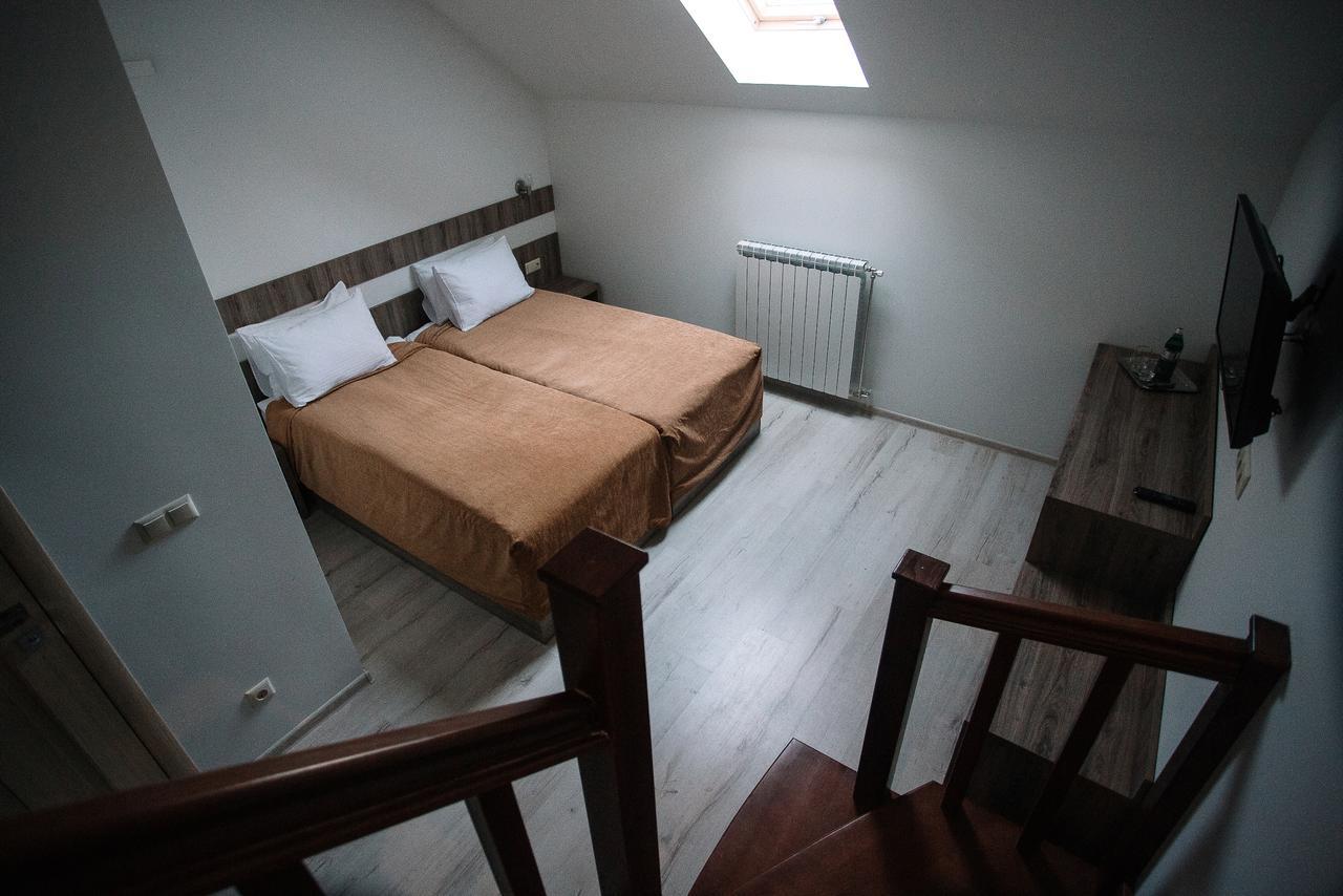 Hotel Praha Oezjhorod Buitenkant foto