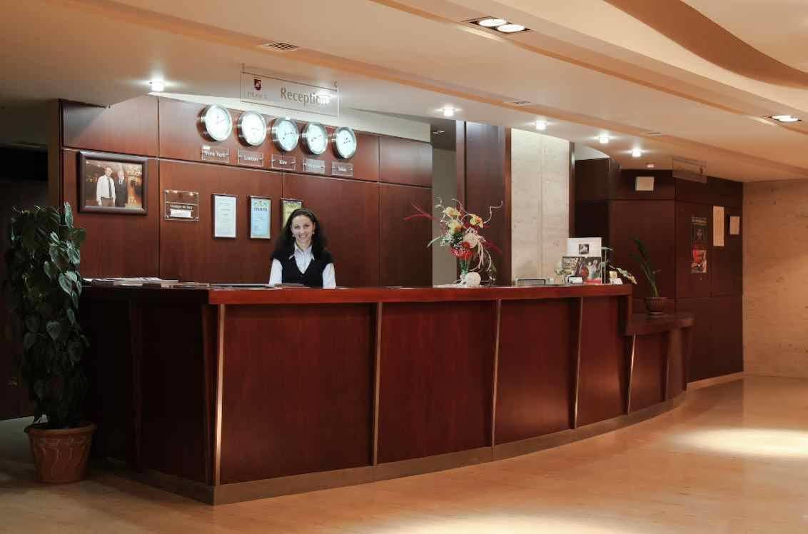 Hotel Praha Oezjhorod Buitenkant foto
