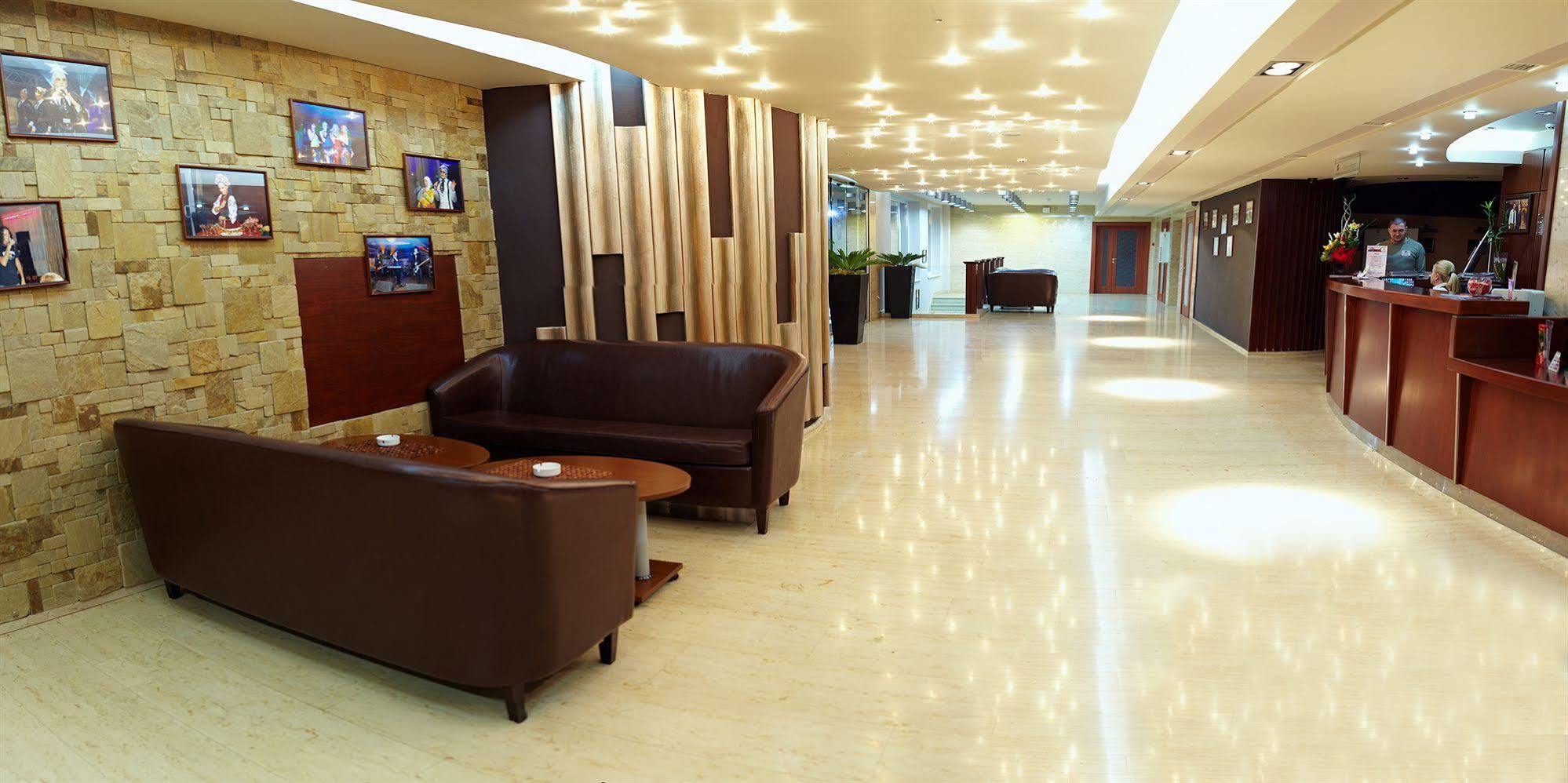 Hotel Praha Oezjhorod Buitenkant foto