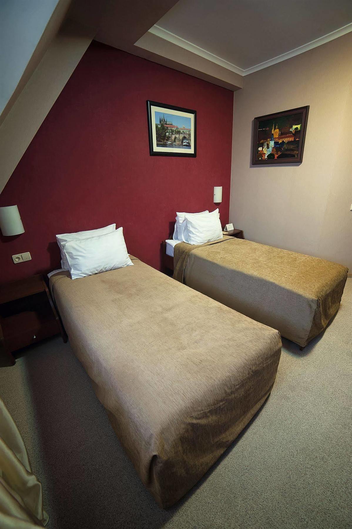 Hotel Praha Oezjhorod Buitenkant foto