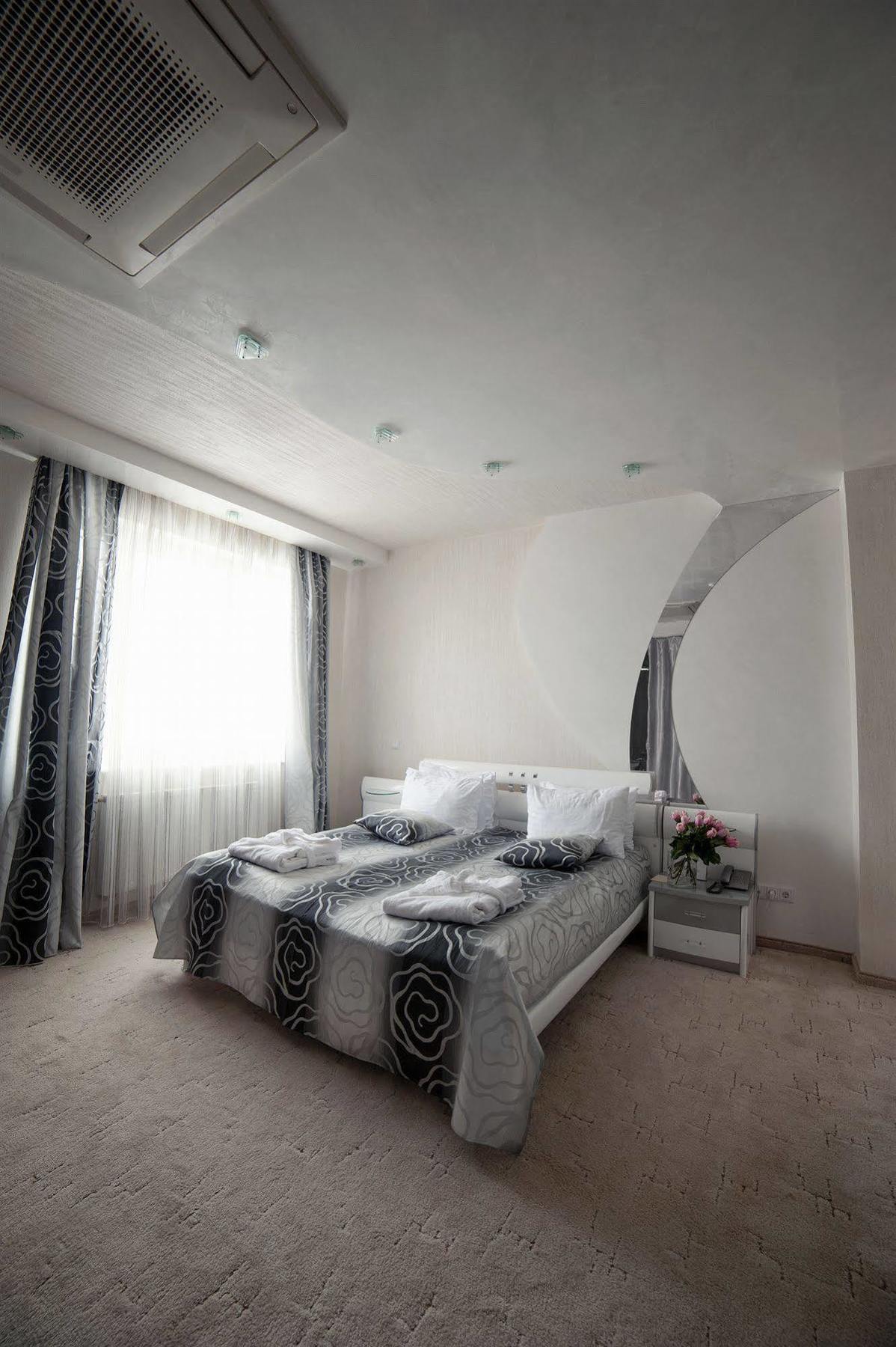 Hotel Praha Oezjhorod Buitenkant foto