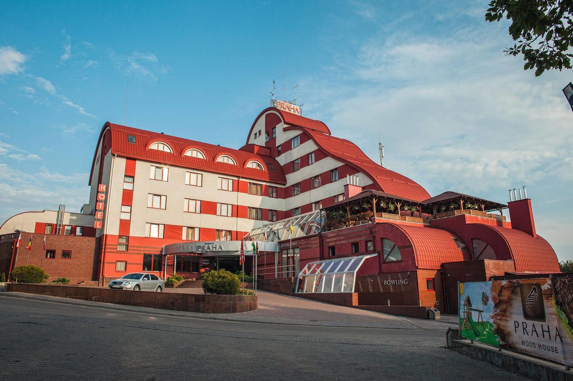 Hotel Praha Oezjhorod Buitenkant foto