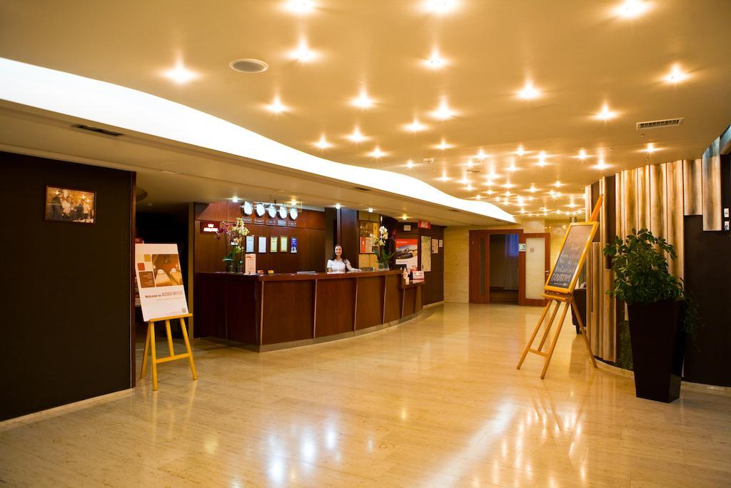 Hotel Praha Oezjhorod Buitenkant foto